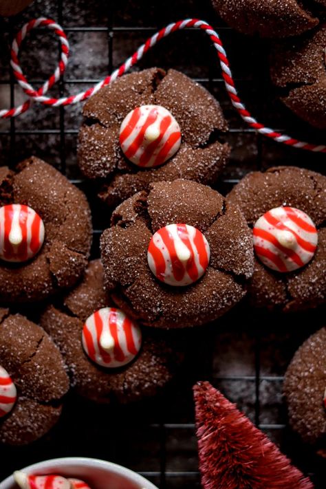 peppermint chocolate blossoms – The Foul-Mouth Gourmet Peppermint Blossoms, Chocolate Blossoms, Chocolate Dough, Hershey Kisses Chocolate, Chocolate Peppermint Cookies, Peppermint Chocolate, Christmas Gift Boxes, Blossom Cookies, Dessert Platter