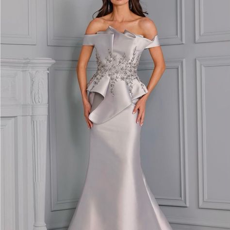 Brand New With Tags On It Size 16 Never Altered Terani Couture Gown ! Absolutely Beautiful On!!! Silver/Taupe Beaded And Sequencing!!! Almond Champagne, Mikado Fabric, Elegant Mother Of The Bride, Bride Gown, Prom Long, Terani Couture, Beautiful Goddess, Taffeta Dress, Strapless Gown