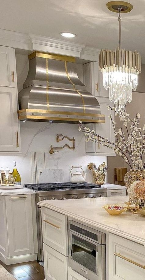 Gold And Cream Kitchen, Gold Theme Kitchen, Gold And Chrome Kitchen, Gold And White Kitchen Ideas, White Kitchen Gold Accents, Aesthetic Hostel Room, White And Gold House, Gold Accent Kitchen, Kitchen Gold Accents