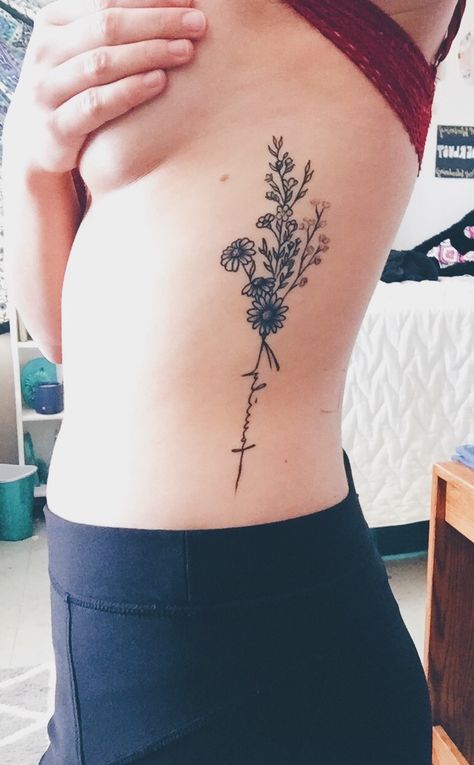 Minimalist Flower Bouquet Tattoo #tattoo #familytattoo Bouquet Tattoo Placement, Stem Tattoo, Minimalist Tattoo Meaning, Flower Bouquet Tattoo, Flower Tattoo Back, Bouquet Tattoo, Family Tattoos, Rib Tattoo, Pattern Tattoo