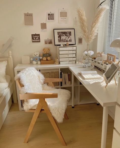 Beige Study Room, Beige Room Asthetics, Fancy Desk Ideas, Teen Bedroom With Desk, Aesthetic Beige Room, Beige Aesthetic Room, Beige Room Aesthetic, Aesthetic Desk Ideas, Ikea Room Ideas