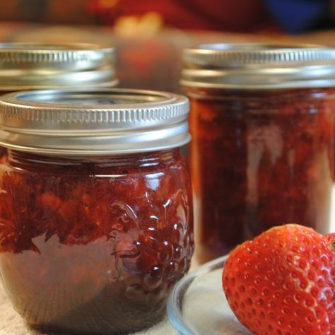 SB Canning creates a few recipes of their own! - SBCanning.com - homemade canning recipes Balsamic Jam, Pepper Jam, Raspberry Jam Recipe, Canning Jam, Strawberry Balsamic, Like Mother Like Daughter, Pepper Jelly, Jam And Jelly, Jam Recipe