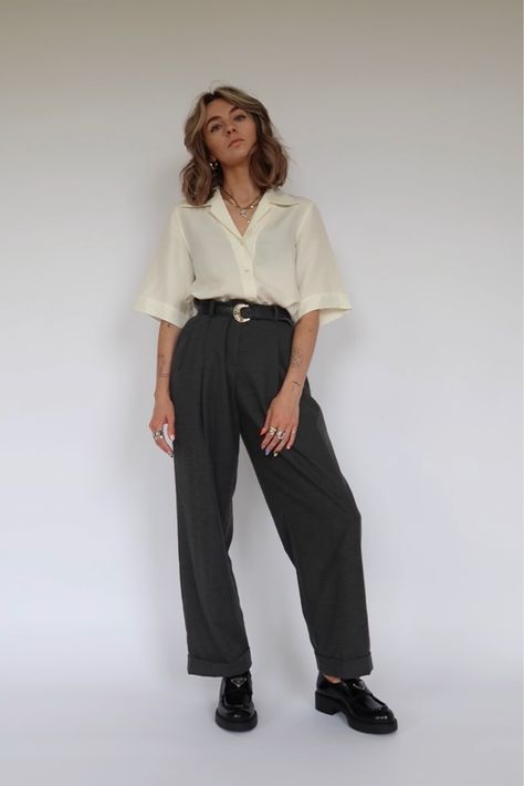 Architect Work Outfit, 80s Business Woman Aesthetic, Business Casual With Doc Martens, Size 4 Outfits Women, Science Museum Outfit, Alt Business Casual Outfits, Officecore Fashion, Cool Business Casual Outfits, First Job Outfits