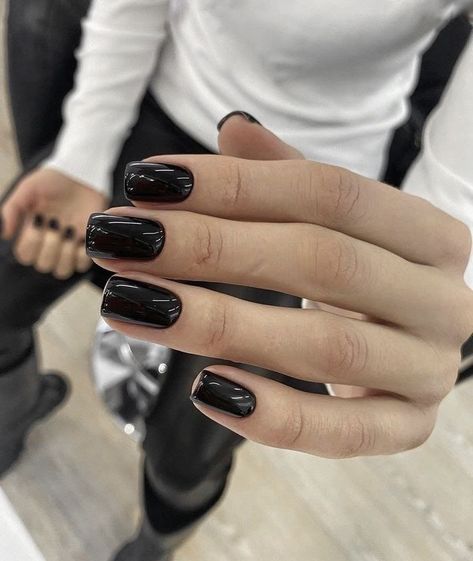 Short Dark Nails Acrylic, Black Short Acrylics, Short Square Nails Black, Nye Nails 2022, Nye Nails Short, Black Square Acrylic Nails, Black Nails Square, Nails Fall Autumn, Fall Nude Nails