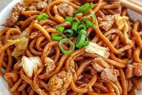 Mi Goreng, Fried Noodles Recipe, Kecap Manis, Soy Recipes, Joy Of Cooking, Culinary Skills, Noodle Recipes, Flavorful Recipes, Sweet Savory