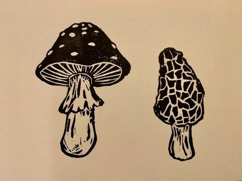 Easy Printmaking Designs, Linocut Art Mushroom, Simple Woodcut Designs, Linoleum Printmaking Easy, Mushroom Printmaking, Mushroom Linocut, Linocut Prints Simple, Linocut Prints Ideas, Print Making Ideas