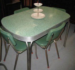 Formica Top Kitchen Table for 2020 - Ideas on Foter Retro Kitchen Tables, Formica Table, Blog Logo Design, Vinyl Chairs, Living Vintage, Dinette Sets, Casa Vintage, Vintage Memory, Retro Kitchen