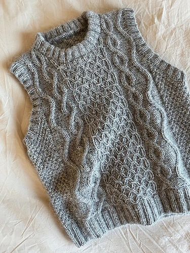 Cable Vest Knitting Pattern Free, Slipover Knitting Pattern, Cable Knit Vest, Knitwear Inspiration, Knit Vest Pattern, Cable Knitting, Raglan Pullover, Baguio, Vest Pattern