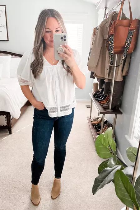 White peasant top Runs TTS wearing a small Old Navy spring blouse White V Neck top White Peasant Top Outfit, Peasant Top Outfit, White Peasant Top, Spring Blouse, 2023 Outfits, Spring Blouses, Mom Fashion, Style Inspiration Summer, Summer Styles