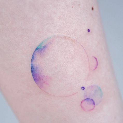 Bubble Tattoos For Women, Tattoo Bubbles, Bubble Tattoo Ideas, Bubble Tattoo, Cage Tattoos, Small Heart Tattoos, Ribcage Tattoo, Finger Tattoo For Women, Circle Tattoo