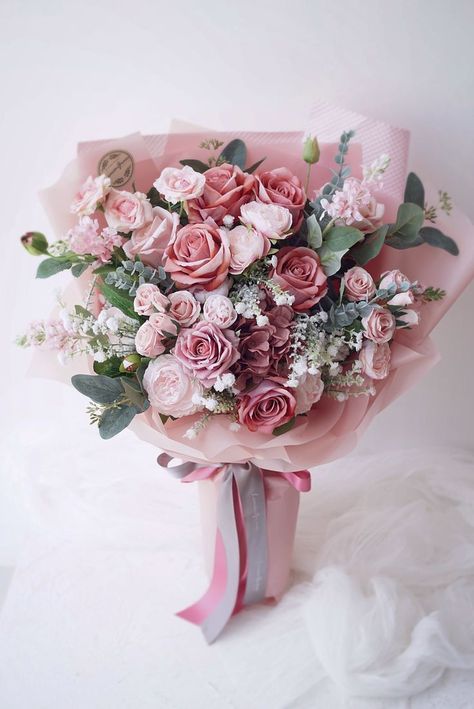 Flower bouquet Dusty Rose Wedding Bouquet, Wedding Colors Ideas, Flower Bookey, Bouquet Ideas Wedding, Luxury Flower Arrangement, Deer Flowers, Wedding Bouquet Ideas, Fresh Wedding Flowers, Bouquet Images