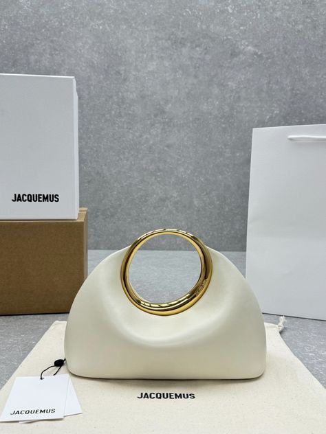 Okify Jacquemus Le Calino Small White Size 24x9.5x20cm
$1200 save 25% - Code : “ vip” + free gift , bag
$800 save 20% - Code : ”vip20” + sunglass, shoes...
$400 save 17% - Code :”c8” + earrings , hat Jacquemus Bag, Bag Trends, Free Gift, Gift Bag, Free Gifts, Sunglasses, Hats, Gifts, White