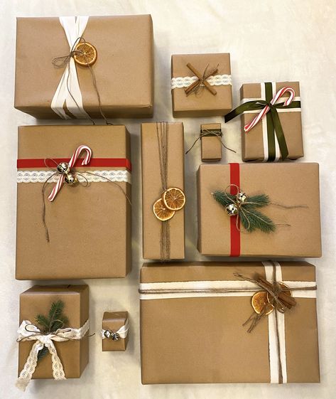 Twine And Ribbon Gift Wrapping, Rapping Gifts Ideas Christmas, Brown Gift Wrapping Ideas Christmas, Velvet Ribbon Gift Wrap, Brown Paper Christmas Wrapping Ideas, Brown Paper Gift Wrapping, Rapping Gifts, Christmas Wrapping Ideas Creative, Rapping Paper