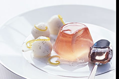 Champagne Jellies, Luxury Desserts, Champagne Jelly, Dessert Person, Jelly Drink, Champagne Breakfast, Pastry Ideas, Light Dessert, Queens Gambit