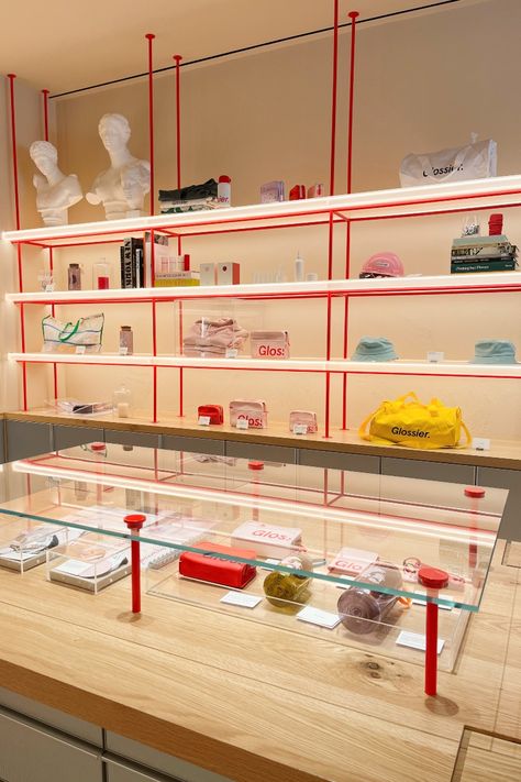 glossier new york merch Shoes Shop Design Ideas, Glossier Merch, Glossier New York, Glossier Showroom, Glossier Store, Toko Parfum, Retail Store Layout, Suzanne Rae, New York Shopping