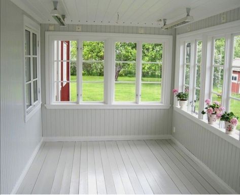 Bathroom Decor Modern Luxury, Cottage Extension, Small Sunroom, Screened Porch Designs, Porch Remodel, Sunroom Designs, Enclosed Patio, Sun Porch, Snow Fall