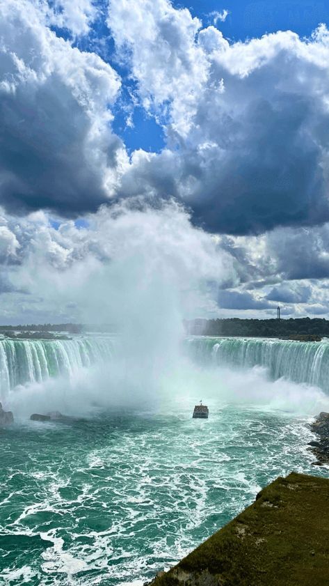 Découvrez les chutes du Niagara au Canada et plongez dans une expérience naturelle d'une beauté majestueuse. Travel Dreams, Places To Go, Bucket List, Around The Worlds, Vision Board, Road, Collage, Travel, Pins