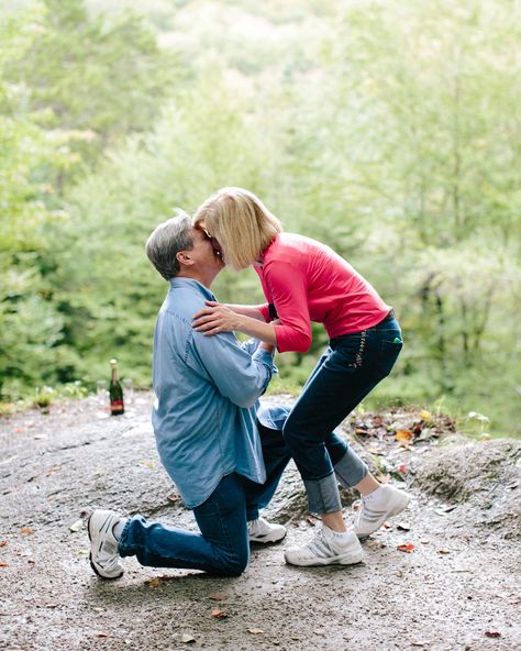 15 Dos and Don'ts for an Unforgettable Marriage Proposal Marriage Meaning, Millenium Park, Surprise Your Girlfriend, Engagement Stories, Proposal Photos, Dos And Don'ts, Surprise Proposal, Marriage Proposal, Romantic Night