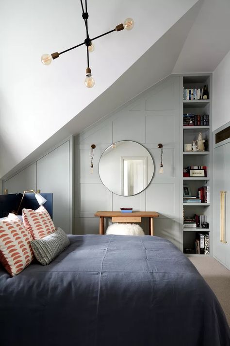 Bedroom Shelving Ideas, Small Bedroom Look Bigger, Bedroom Shelving, Small Attic Bedroom, Bedroom Lighting Ideas, Small Bedroom Layout, Oval Room Blue, Retro Chandelier, Styling Shelves