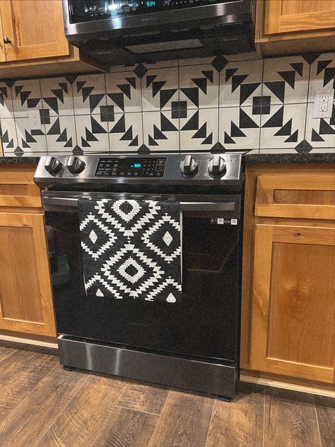 Western Home Renovations, Southwestern Boho Kitchen, Western Kitchen Colors, Western Home Remodel, Western Backsplash, Aztec Backsplash, Western Kitchen Backsplash, Aztec Backsplash Kitchen, Western Kitchen Backsplash Ideas