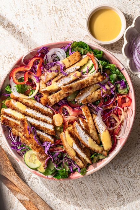 Chicken Strip Salad, Honey Mustard Chicken Salad, Crispy Chicken Salad, Chicken Tender Salad, Salad Protein, Raw Salad Recipes, Crispy Chicken Salads, Clean Eating Salad Recipes, Mustard Salad Dressing