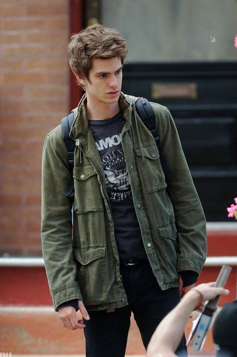 Emma Stone Gwen Stacy, Abercrombie And Fitch Outfit, Peter Parker Andrew Garfield, Parker Jacket, Spiderman Outfit, Parker Outfit, Andrew Garfield Spiderman, Peter Parker Spiderman, Garfield Spiderman