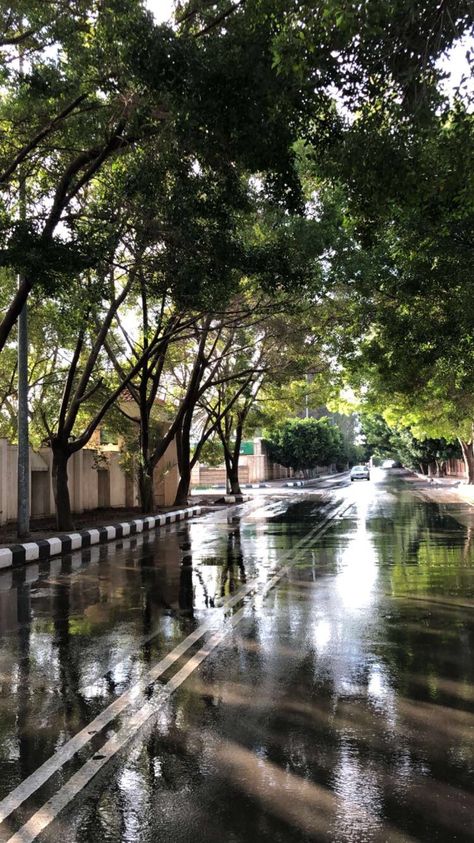 Rainy Evening Aesthetic, Rainy Street, Rainy Day Aesthetic, Instagram Frame Template, Beautiful Locations Nature, Cinematic Photography, Rain Photography, Beautiful Scenery Nature, City Aesthetic