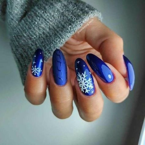 Navy Nails Design, Blue Winter Nails, Winter Nails 2023, Blue Christmas Nails, Oval Nails Designs, Nail Art Trends, Christmas Gel Nails, Stiletto Nails Designs, Nails Only