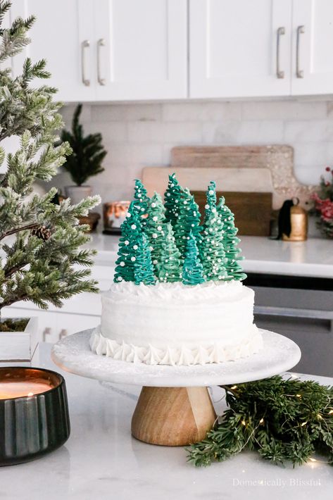 Christmas Tree Cake Toppers How To Make Edible Trees For Cakes, Cake With Christmas Trees, Easy Christmas Cake Decorations, Christmas Tree Cake Ideas, Christmas Tree Cake Topper, Homemade Christmas Cake, Candy Wafers, Christmas Yummies, Christmas Tree Forest