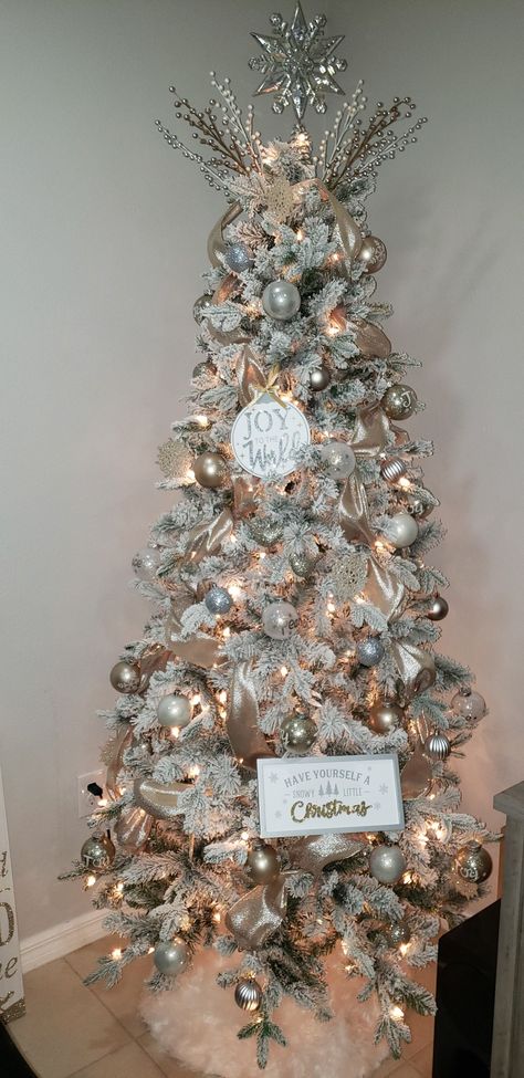 Silver White And Champagne Christmas Tree, Christmas Tree Decor Champagne, White Gold Silver Flocked Christmas Tree, Champagne Color Christmas Tree Decor, Champagne Gold And Silver Christmas Tree, Flocked Tree With Gold And Silver, Champagne Flocked Christmas Tree, Champagne Gold And White Christmas Tree, Gold And Silver Tree Decorations