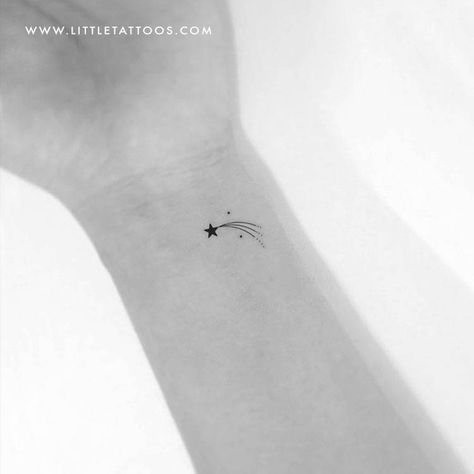 Izzy Tattoo, Tattoos Stars, Tattoo Ear, Birthday Tattoos, Star Tattoo Meaning, Shooting Star Tattoo, Small Star Tattoos, Tattoos With Kids Names, Star Tattoo Designs