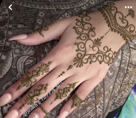 Small Henna Tattoos, Henna Tattoo Design, Small Henna Designs, Henna Flower Designs, Cute Henna Designs, Cute Henna Tattoos, Henna Style Tattoos, Jagua Henna, Small Henna