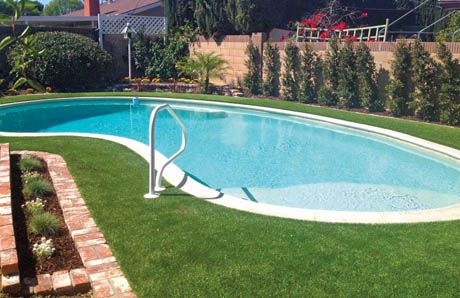 Swimming Pool “Decks” Using Grass Lawns—in Photos Grass Around Pool Ideas, Artificial Turf Around Pool Swimming, Turf Grass Around Pool, Grass Pool Deck, Turf Pool Deck, Artificial Turf Around Pool, Hamptons Pool, Grass Backyard, Pool Makeover