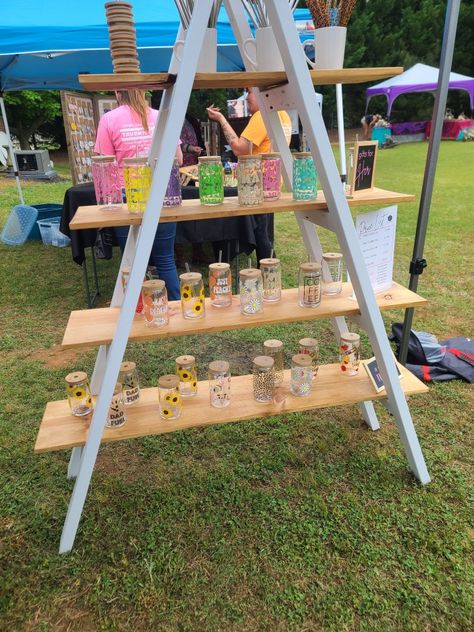 Easy transport ladder shelf for cups display. Pop Up Shop Display Ideas Tumblers, Vendor Show Craft Ideas, Dollar Tree Vendor Booth, Vendor Market Table Ideas, Craft Vendor Setup Ideas, Cup Booth Display, Cup Vendor Display Ideas, How To Display Cups At Craft Fair, Pop Up Sale Display