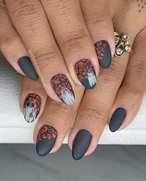 Matte Floral Nails, Floral Ghost Nails, Floral Fall Nails, Dark Floral Nails, Black Floral Nails, Designs On Natural Nails, Fall Floral Nails, Spooky Halloween Nails, Halloween Nail Ideas