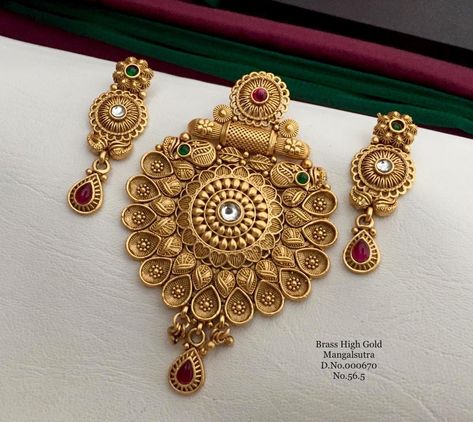 Antique Pendal Set Design In Gold, Pendent Set Gold Antique, Gold Pendent Set Indian, Gold Pendent Set, Pendent Gold, Bridal Foot Jewelry, Pendent Set, Gold Pendent, Antique Necklaces Design