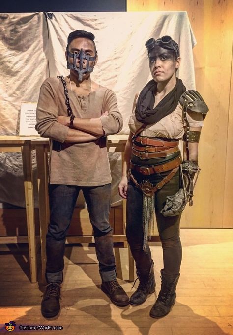 Mad Max & Imperator Furiosa - Couple's Halloween Costume Idea Mad Max Couple Costume, Mad Max Halloween Costume, Madmax Costume, Mad Max Fury Road Costumes, Furiosa Cosplay, Furiosa Costume, Steampunk Apocalypse, Mad Max Cosplay, Mad Max Costume