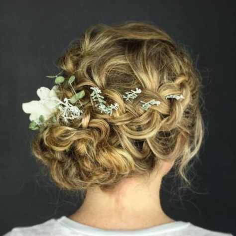 Braid And Side Bun Curly Updo Wedding Hair Side, Side Bun, Curly Wedding Hair, Curly Updo, Peinados Recogidos, Best Wedding Hairstyles, Wedding Hair Flowers, Braided Hairstyles Updo, Penteado Cabelo Curto