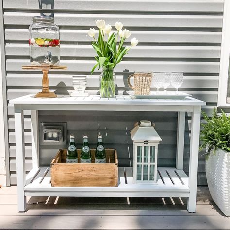 Learn how to create an outdoor entertainment bar using a Wagner paint sprayer Outdoor Buffet Tables, Outdoor Deck Decorating, Outdoor Bar Area, Outdoor Buffet, Deck Bar, Indoor Paint, Outdoor Console Table, Deck Party, Back Deck Decorating