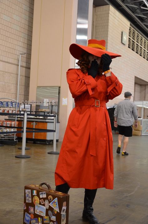 cosplay-carmen-sandiego-costume-01 Carmen Sandiego Costume, Show Halloween Costumes, Pop Culture Halloween Costumes, Tv Show Halloween Costumes, Chicken Halloween, Carmen Sandiago, Halloween Costumes Diy Couples, 90s Halloween Costumes, Carmen San Diego