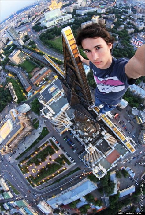 Taken from quite a height Creative Self Portraits, Best Selfies, 웃긴 사진, Foto Art, Parkour, Extreme Sports, Nerve, Titanic, Amazing Photography