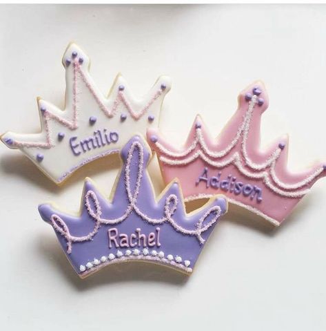 Tiara Cookies Decorated, Princess Crown Cookies Decorated, Crown Decorated Cookies, Crown Cookies Decorated, Princess Cookies Decorated, Princess Crown Cookies, Crown Sugar Cookies, Princess Birthday Cupcakes, Crown Cookie