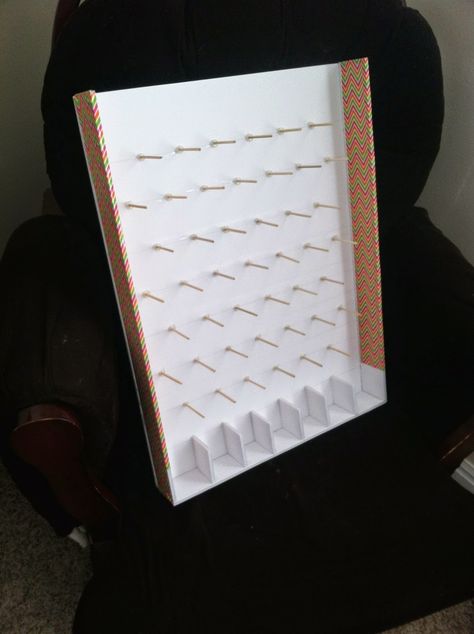 Beth's Creative Closet: PLiNKO! Diy Plinko, Winter Party Games, Plinko Board, Plinko Game, Diy Valentines Box, Diy Carnival Games, Fete Ideas, Picnic Games, Game Night Gift