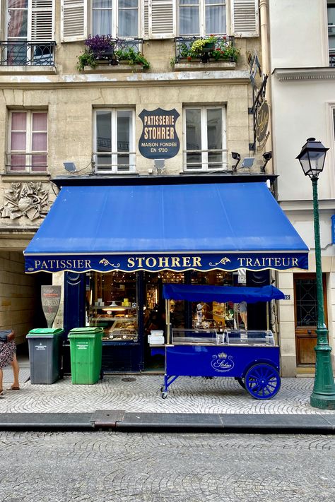 Stohrer Paris, Greed Aesthetic, Sweets Design, Old Bakery, Coffee And Croissants, Paris Bakery, Sunday Morning Coffee, European Cafe, Cafe Paris