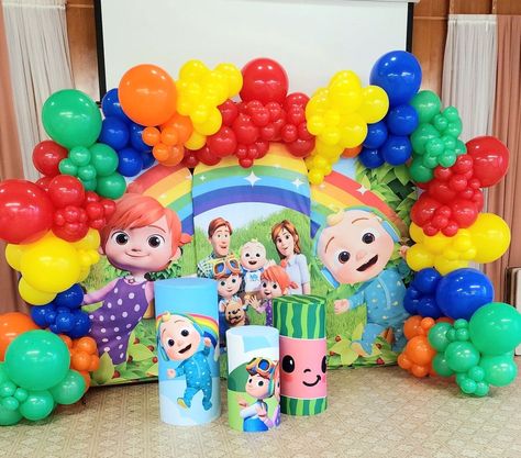 Cocomelon Balloon Decoration, Bebefinn Birthday Party, Cocomelon Photo, Coco Melon Birthday Party Ideas, 30th Birthday Background, Arch Background, Kids Birthday Party Cake, 1st Birthday Party Favors