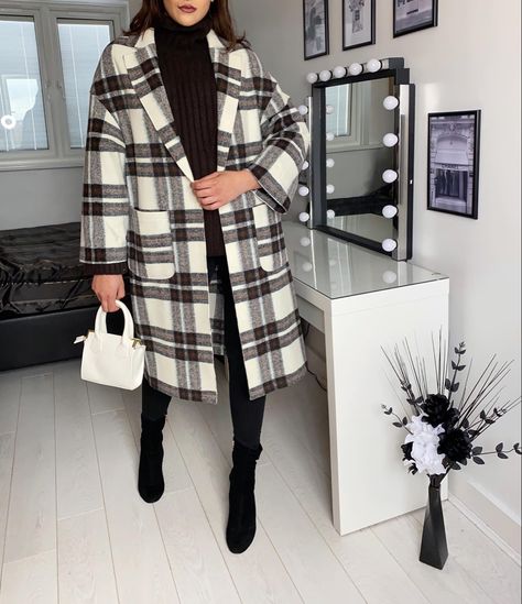 Checkered Wool Coat, Wool Coat Outfit, Checkered Coat, Trench Coat Outfit, Coat Outfit, Wool Trench Coat, Wool Peacoat, Coat Outfits, Clothing Ideas