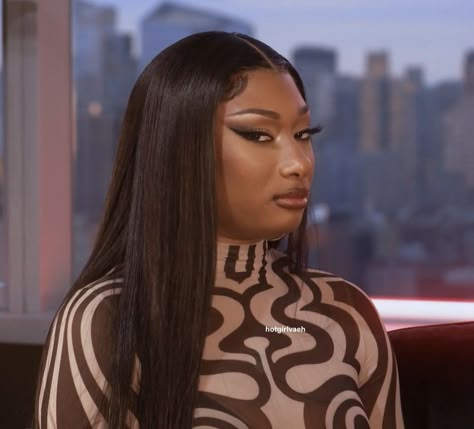 Megan Thee Stallion Mood, Megan Thee Stallion Middle Finger, Megan Thee Stallion Reaction Pics, Megan Thee Stallion Funny, Megan Thee Stallion Pfp Funny, Megan Thee Stallion Gif, Megan Thee Stallion Reaction, Reaction Pictures Nicki Minaj, Annoyed Meme