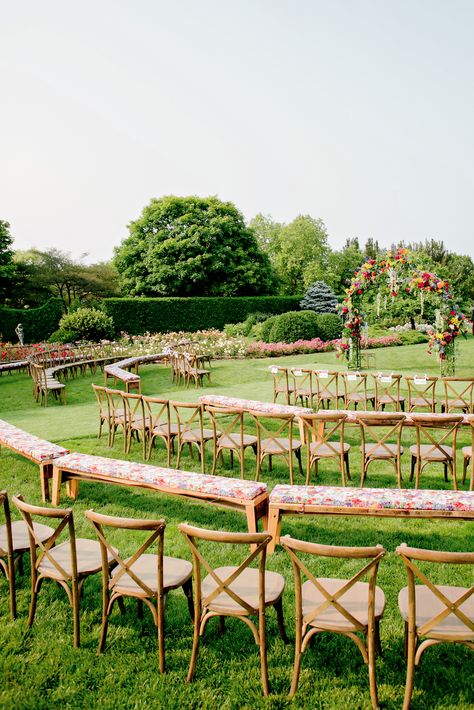 Outdoor Garden Ceremony Decor Old Fashioned Wedding, Wedding Ceremony Seating, Illinois Wedding Venues, Atlanta Botanical Garden, Low Cost Wedding, Chicago Botanic Garden, Botanical Gardens Wedding, Chicago Wedding Venues, Garden Wedding Venue