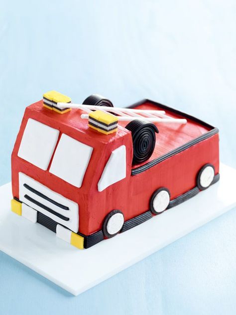 fire-engine cake // 3 years old // third birthday party // party cake Fire Engine Birthday Cake, Fire Engine Cake, Fire Engine Party, Firetruck Cake, 4de Verjaardag, Truck Birthday Cakes, Tiger Cake, Fireman Party, Firefighter Party