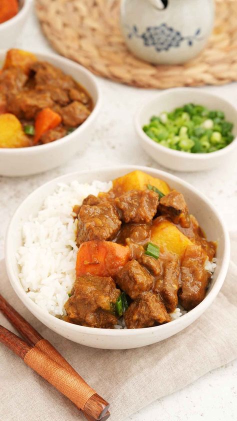 Homestyle Chinese Beef Curry - Khin's Kitchen Chinese Beef Curry, Chinese Curry Sauce, Simple Cupboard, Beef Curry Recipe, Warm Soup Recipes, Chinese Beef, Carrots Potatoes, Weekend Dinner, Beef Curry